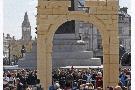 Toronto Star: Reproduction of Arch of Triumph in Trafalgar Squar